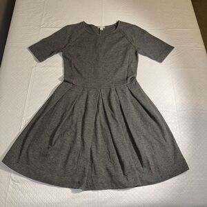 Ladies EUC Gap Fit‎ & Flare Gray Dress pullover short sleeve - casual size XS